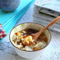 ＃一碗汤＃薏仁桃胶白果汤