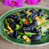 芦笋木耳炒鸡蛋