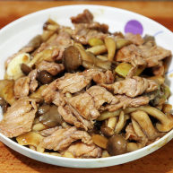 双菇炒肉片