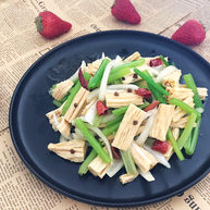 芹菜拌腐竹