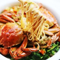 螃蟹烩面吃到连一滴汤都不浪费