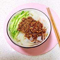 瓜丝肉末拌凉皮