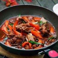 秋冬暖身胡萝卜炖羊肉