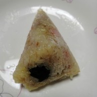 娃娃们喜欢吃的鲜肉火腿红枣粽子