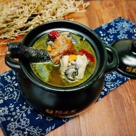 菌类料理红枣榛蘑乌鸡汤