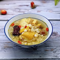 补气血薏米红枣鸡汤