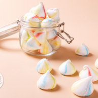 彩虹蛋白饼干外形可爱口感入口即化