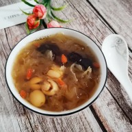 银耳莲子红枣汤