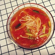 西红柿炖金针菇