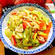 吃鸡蚝香西葫芦炒鸡胸