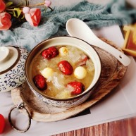 银耳莲子红枣汤