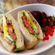 鸡蛋芝士全麦三明治