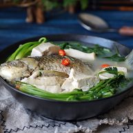 想补钙就喝鲫鱼豆腐汤