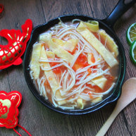 番茄金针菇蛋皮汤