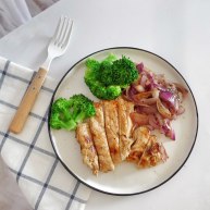 嫩煎鸡胸肉健身减脂必备