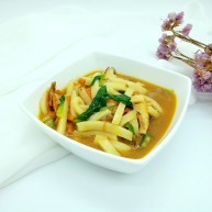 绿色美食大杂烩年糕汤