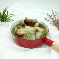 滋补暖身汤筒骨炖萝卜