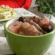 红枣莲藕排骨汤