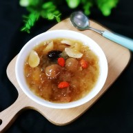 枸杞红枣银耳汤