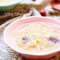 莲子百合银耳羹