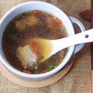 松茸花菇枸杞排骨汤