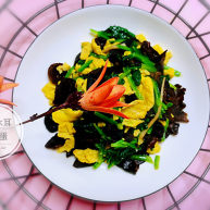 菠菜木耳炒鸡蛋