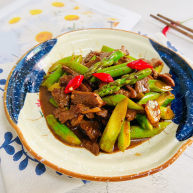 芦笋炒牛肉