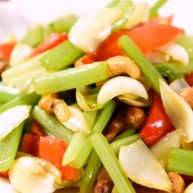 学做家常菜——芹菜百合炒腰果