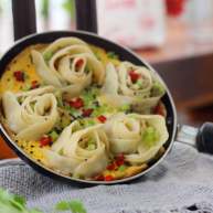 玫瑰花抱蛋煎饺