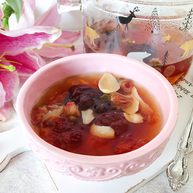 玫瑰花红枣百合桃胶甜羹
