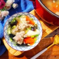 山药黑木耳胡萝卜排骨汤