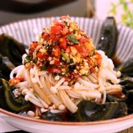 金针菇搭配上皮蛋真的一绝不信可以试试看哦