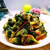 Cathy边吃边营养—西蓝花炒番茄