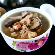 花菇炖鸡汤