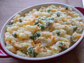 9、奶酪焗土豆泥,装入焗烤盘