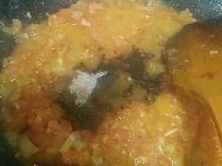 6、自制披萨酱,放糖 黑胡椒 罗勒 披萨草