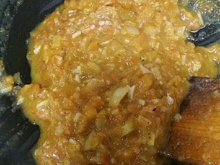 8、自制披萨酱,西红柿炖出来没什么水分加入盐