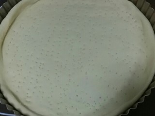 9、自制披萨酱,就可以出锅了，刷在你自己做的披萨饼皮上就可以啦 