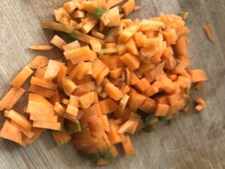 7、日式土豆沙拉,红萝卜切丁