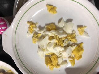 9、日式土豆沙拉,鸡蛋切成小丁