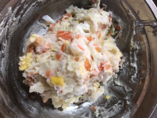 12、日式土豆沙拉,一起混合搅拌均匀