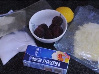1、西瓜蛋糕卷,食材备用