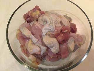 7、无敌台式三杯鸡,鸡肉洗净沥干