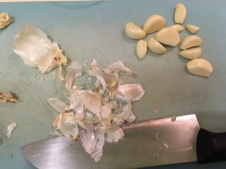 11、无敌台式三杯鸡,蒜头去蒂去皮