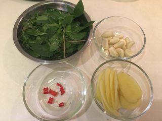 15、无敌台式三杯鸡,九层塔、姜片、蒜仁、辣椒