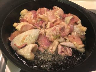 21、无敌台式三杯鸡,原锅，继续炒鸡肉