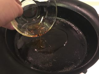 24、无敌台式三杯鸡,原锅把油倒掉，换香油热锅