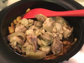 27、无敌台式三杯鸡,加入鸡肉