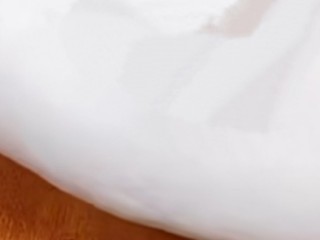 2、菠萝披萨,揉成一个光滑的面团。