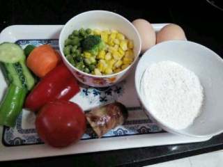 1、自制【披萨】,准备好的材料,玉米跟青豆没有用上。